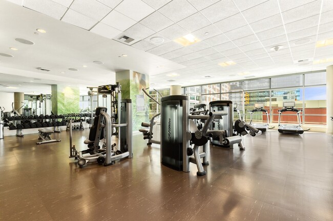 Photo - 650 Bellevue Way NE Unidad 3506