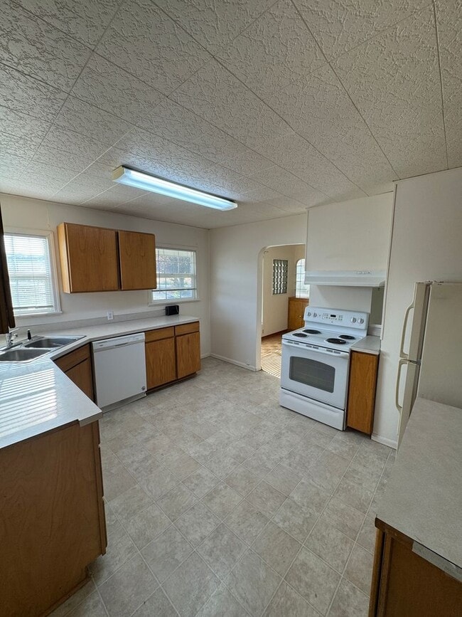 1320 Beaudry Rd
