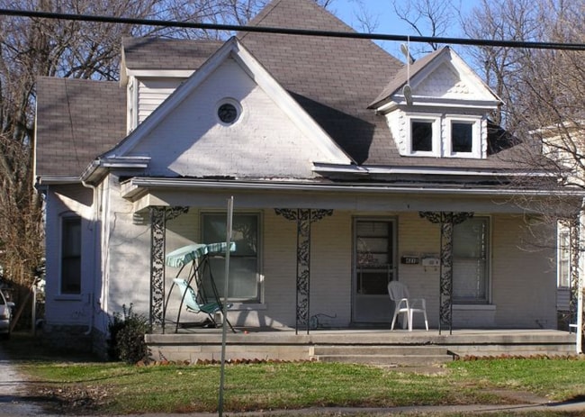 Building Photo - 421 Woodland Ave Unit A