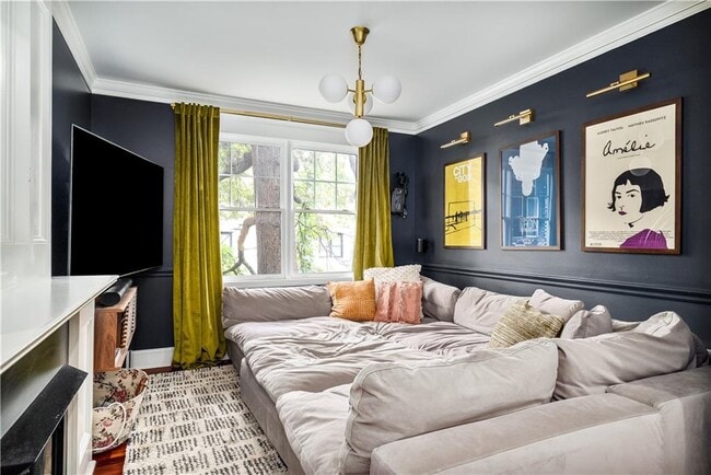 Photo - 570 Morgan St NE