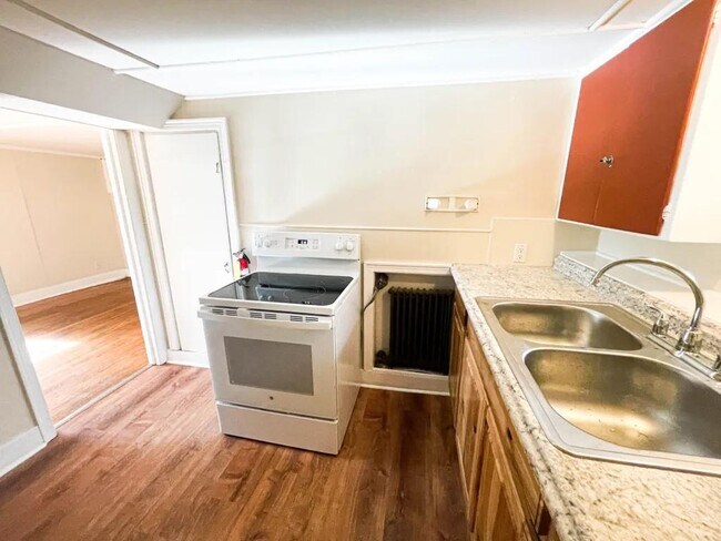 Photo - 705 E Seneca St