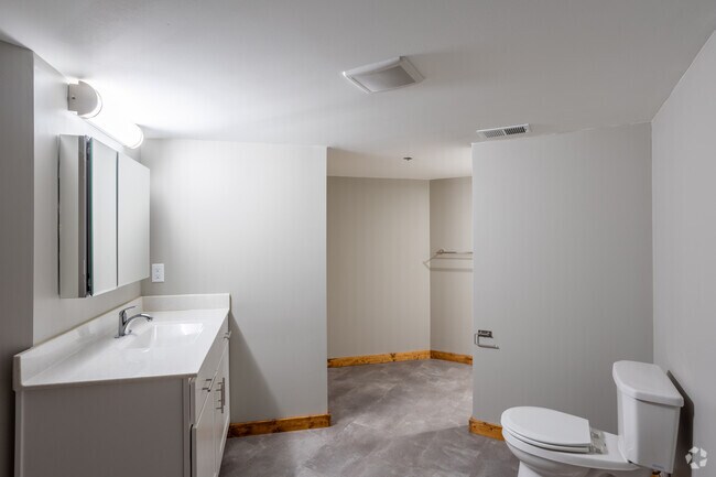 1BR, 1BA - 1207SF - Bathroom