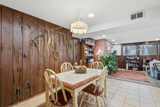 Photo - 4050 Taylor Ave Unit B