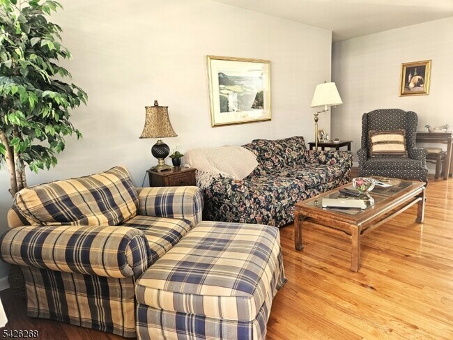 Photo - 800 Old Springfield Ave