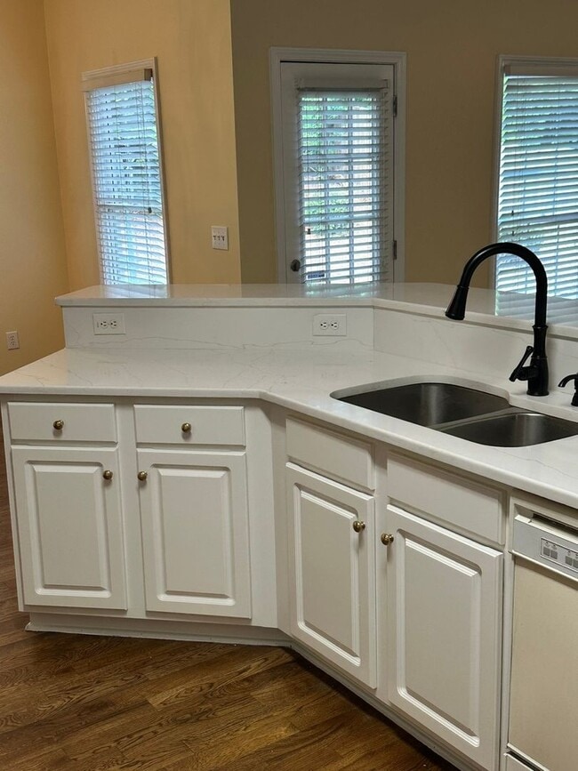 Photo - 420 White Rose Trce