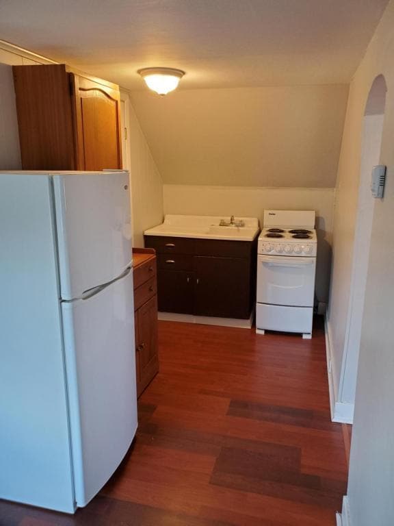 Photo - 48 Rumbold Ave Unit Apt 4