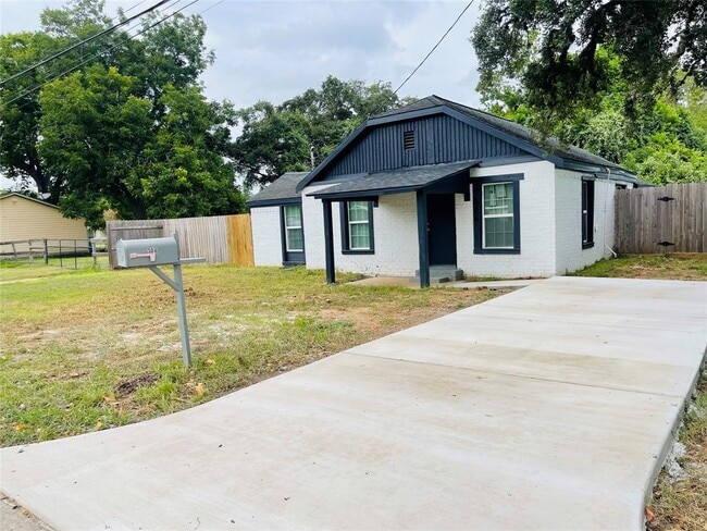 Photo - 506 N Hackberry St House