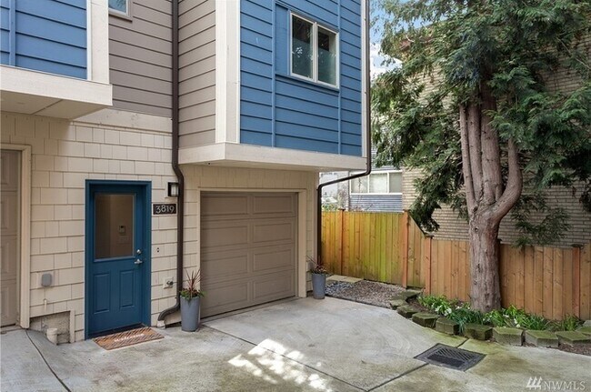 Photo - Stunning Townhome in the heart of Columbia City