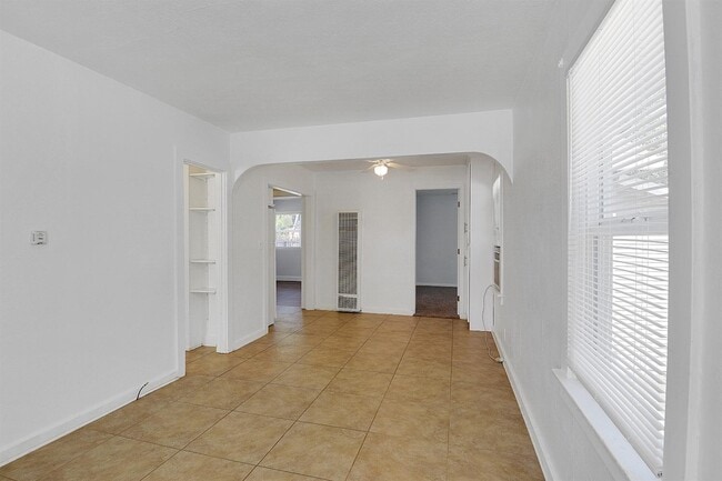 Photo - 669 California St