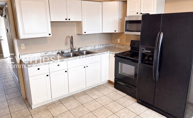 Photo - 447 N Drew St E