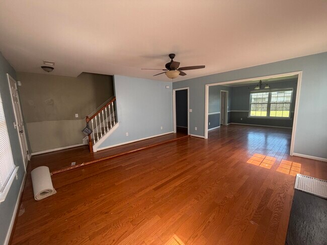 Photo - 575 Batty Way