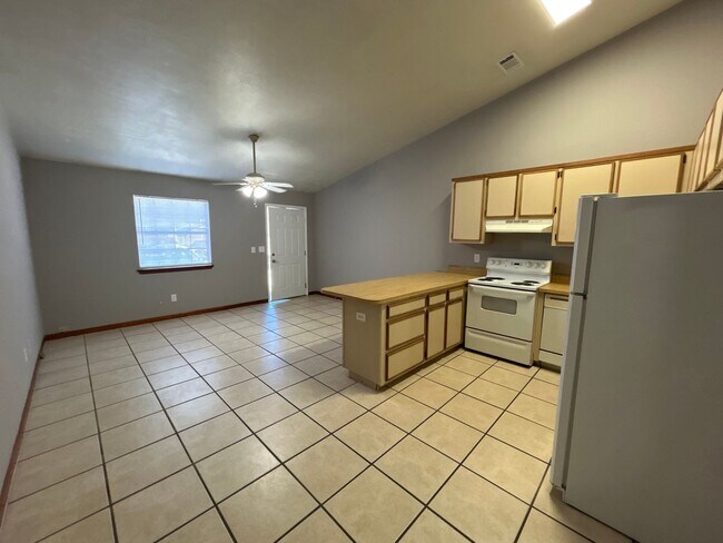 Photo - Spacious 1 Bedroom 1 Bathroom! Located Off Ocala Road.