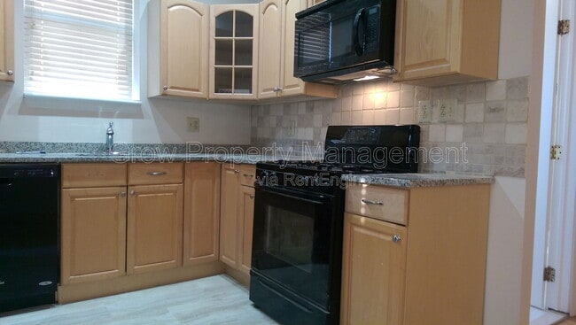 Building Photo - 1518 Parrish St Unit 2