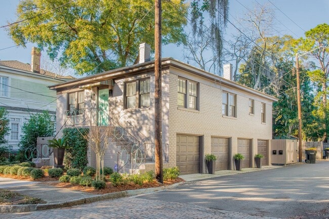 Photo - 118 W 36th St Unit A