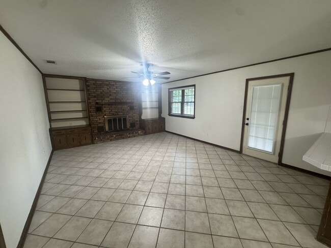 Photo - 1619 Leawood Dr