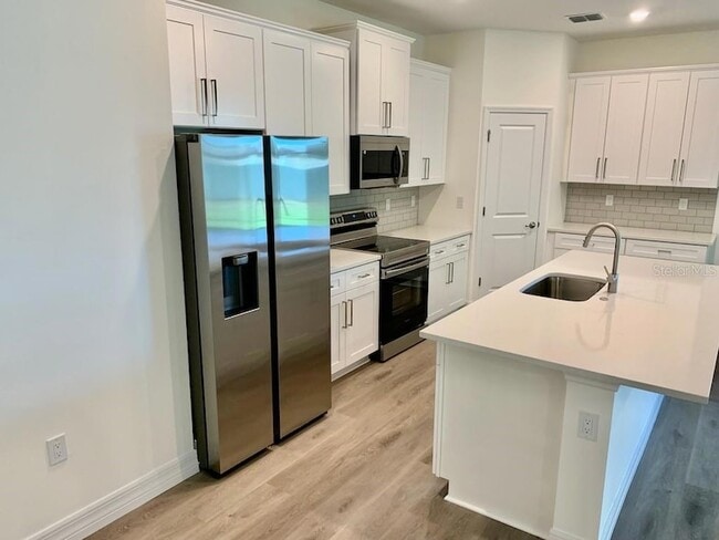 Photo - 21475 Seaton Ave