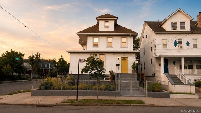 Building Photo - 5-44 B 72 St Unit 1
