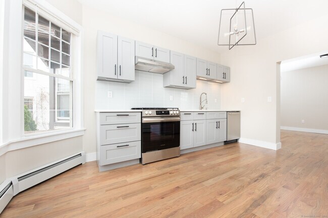 Photo - 527 E Main St Unit 2nd floor Right