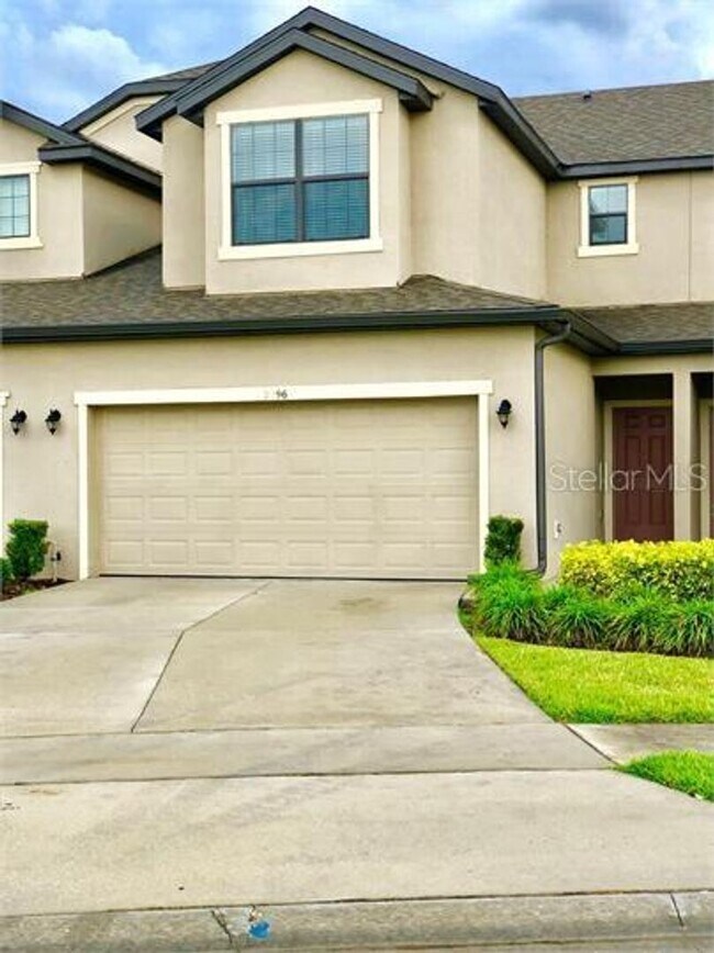 Building Photo - Beautiful Townhome in Gated Community – Mo...