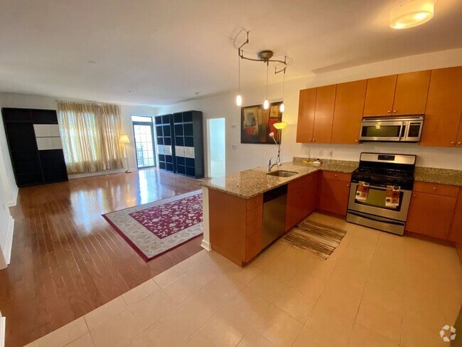 Building Photo - Charming 2Bedroom/2Bath Condo in Heart of ...
