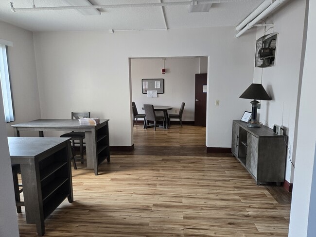 Photo - Niagara Towers