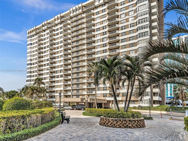 Building Photo - 1965 S Ocean Dr Unit 5G Rental