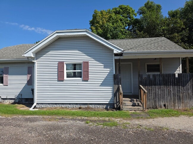 Building Photo - 1032 N Elmer St