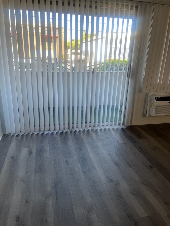 Photo - 11110 Moorpark St