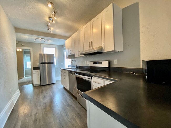 Photo - 2335 Sarah St Unit 2