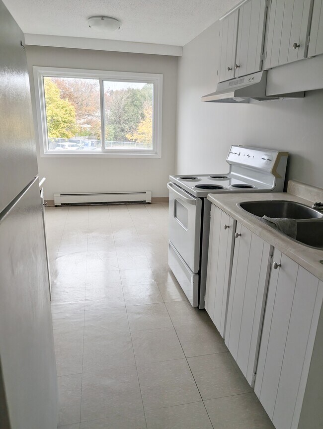 Photo - 84 Country Hill Dr