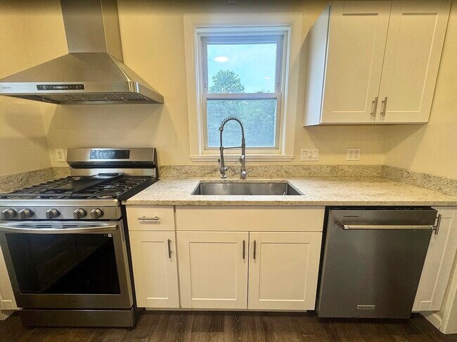 42 Hall Pl