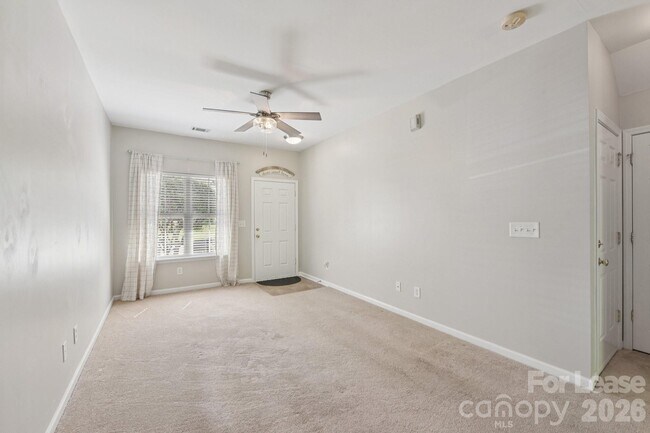 Photo - 124 Clydesdale Ct