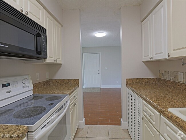 Building Photo - 5303 Summerlin Rd Unit 301 Rental