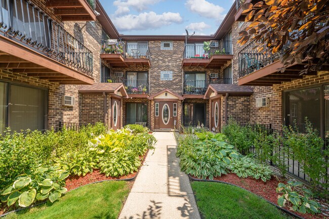 Building Photo - 3605 N Narragansett Ave Unit 105 Rental