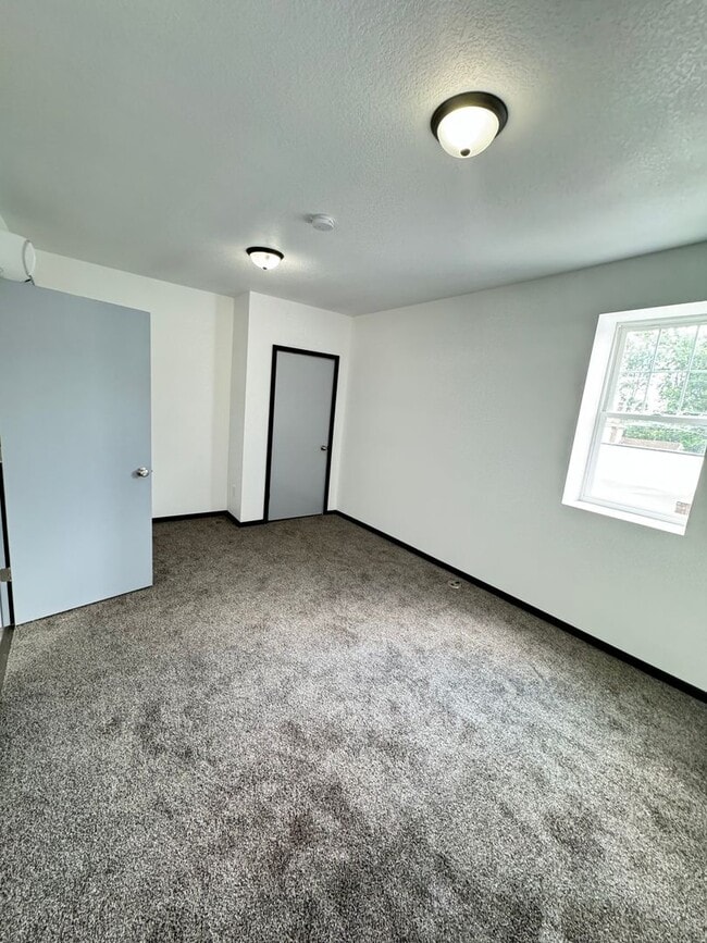 Photo - 108 W Washington St
