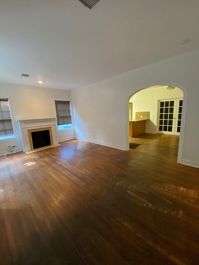 Photo - 814 E 30th St