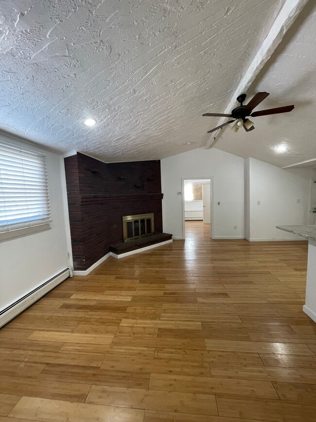 Photo - 195 Maverick St Unit 1