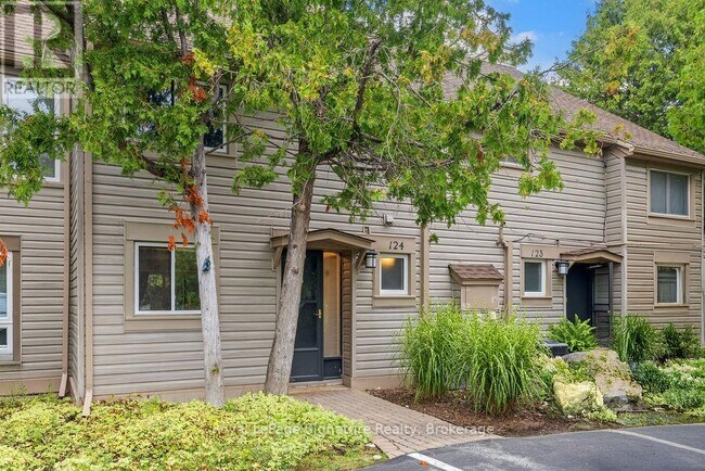 Photo - 124 Escarpment Crescent