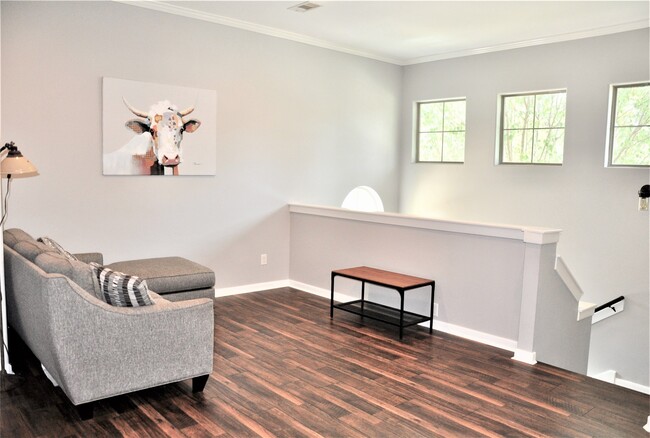 Photo - 9010 Laverne Park Ln