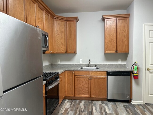 Photo - 145 Conover Ter