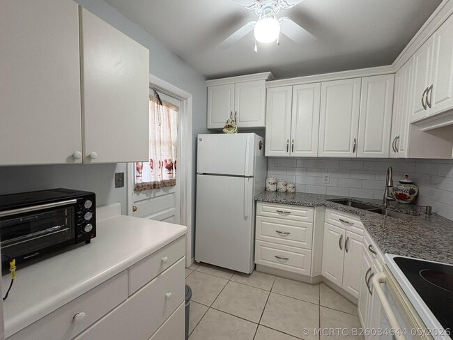 Building Photo - 206 20th Ave NE Unit 206