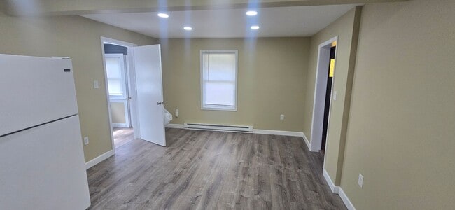 Photo - 3 Bedroom House with large yard and extra space!