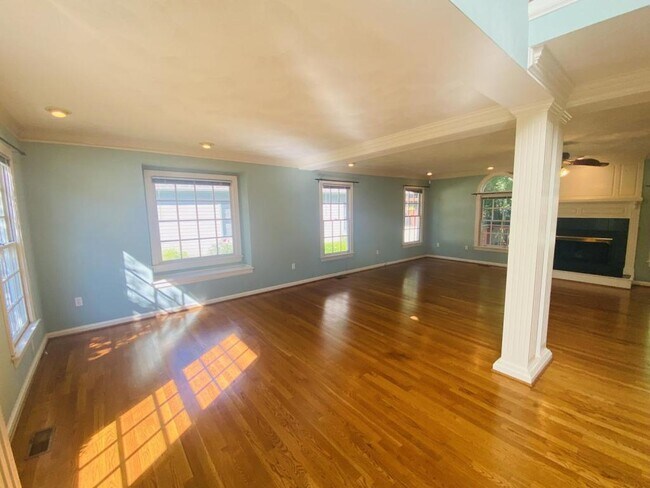 Photo - 700 Pleasant Way