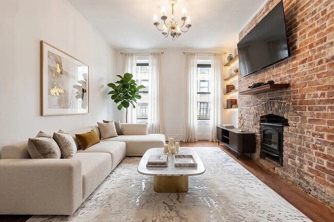 Building Photo - 318 W 36th St. Unit 5A