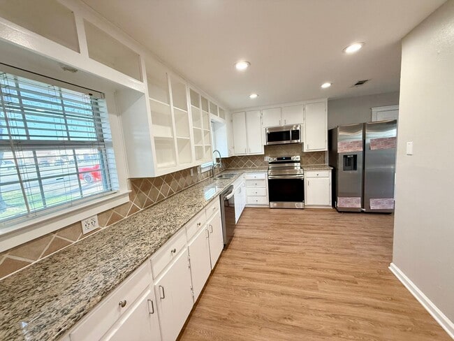 Photo - In the Heart of Woodway!