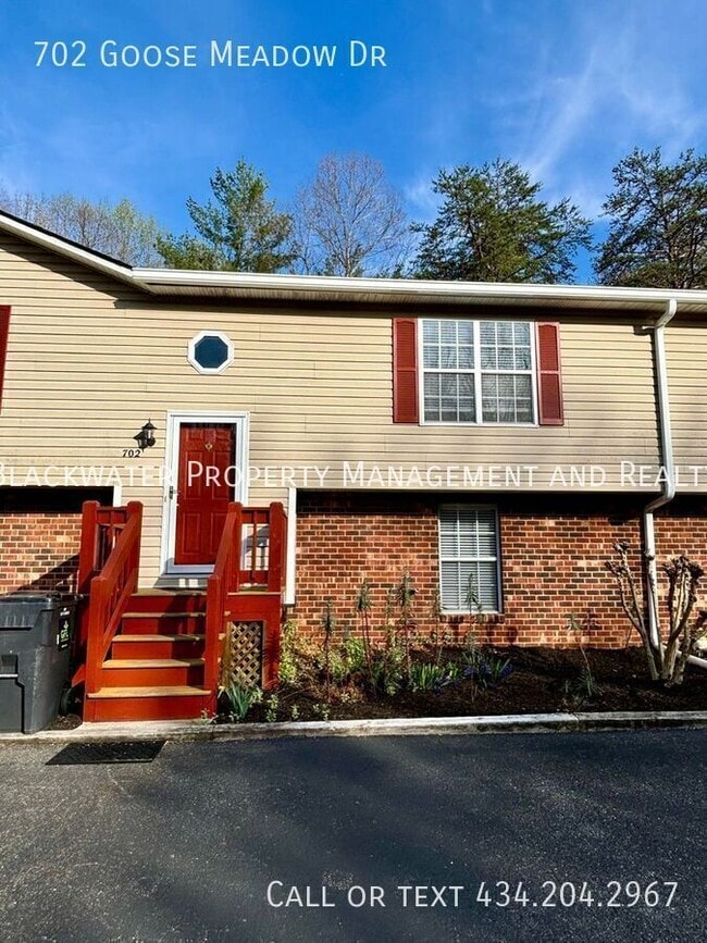 Building Photo - 702 Goose Meadow Dr