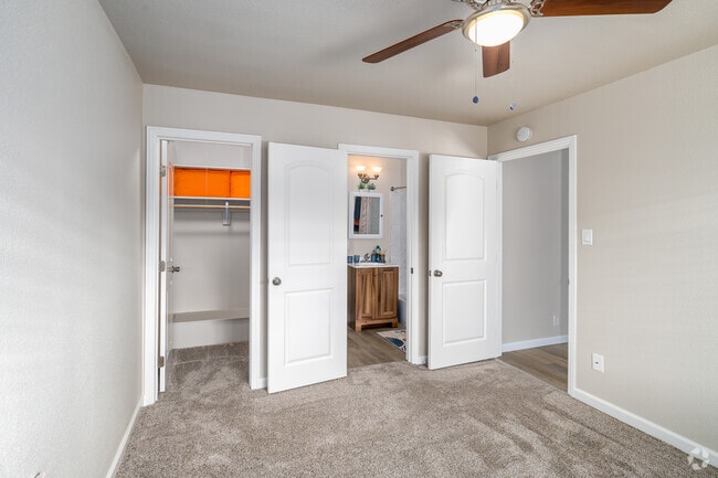 1BR, 1BA - 500SF - Bedroom