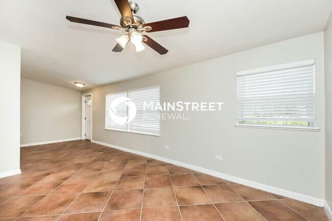 Photo - 3 Bedroom Pet-Friendly Home in Fern Park, FL with Main Street Renewal