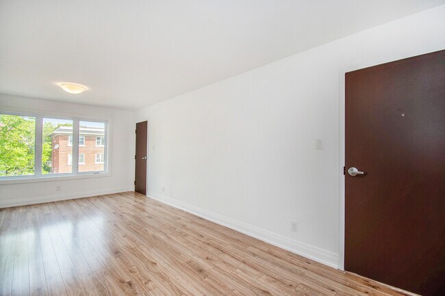 Photo - 344-368 Tillbury Av