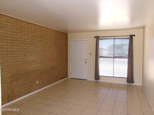 Photo - 10037 Oakwood Dr